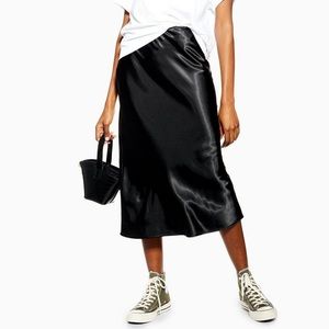 Black satin midi slip skirt 🖤